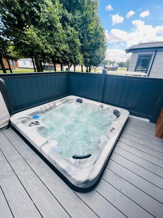 Fir Tree Lodge With Hot Tub York Dış mekan fotoğraf
